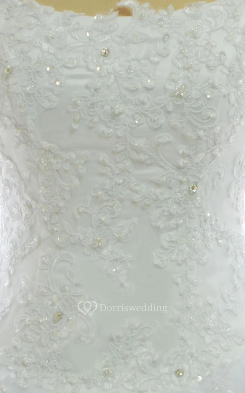 A-Linien-Kleid in Teelänge mit schulterfreiem Ausschnitt, eckigen Ärmeln, Perlenstickerei, Tüllspitze und Pailletten aus Satin view 4