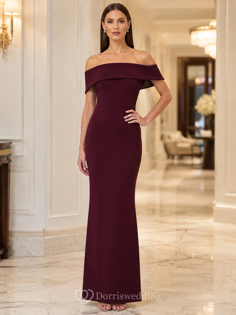 Vestido de fiesta columna color burdeos con hombros descubiertos en crepé