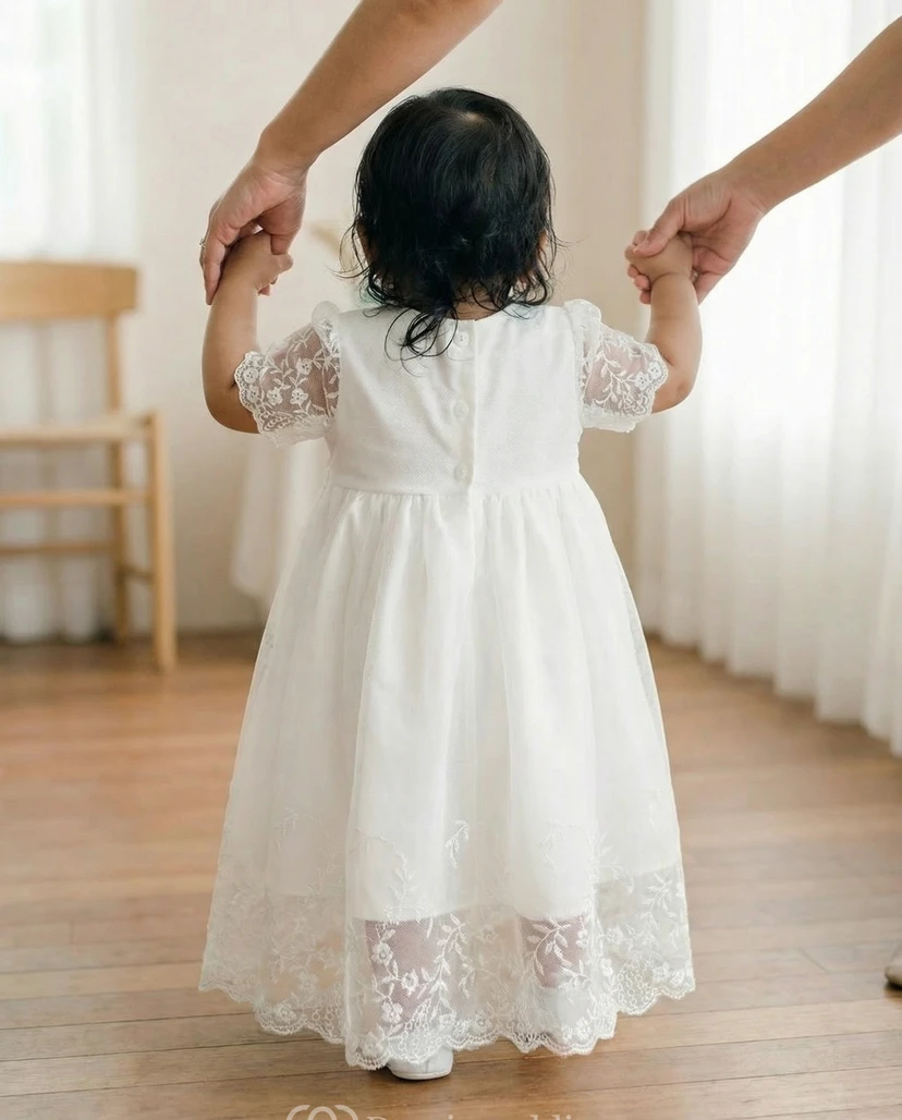 Robe de baptême blanche en dentelle pour bébé demoiselle d'honneur avec jupe en tulle brodée view 2