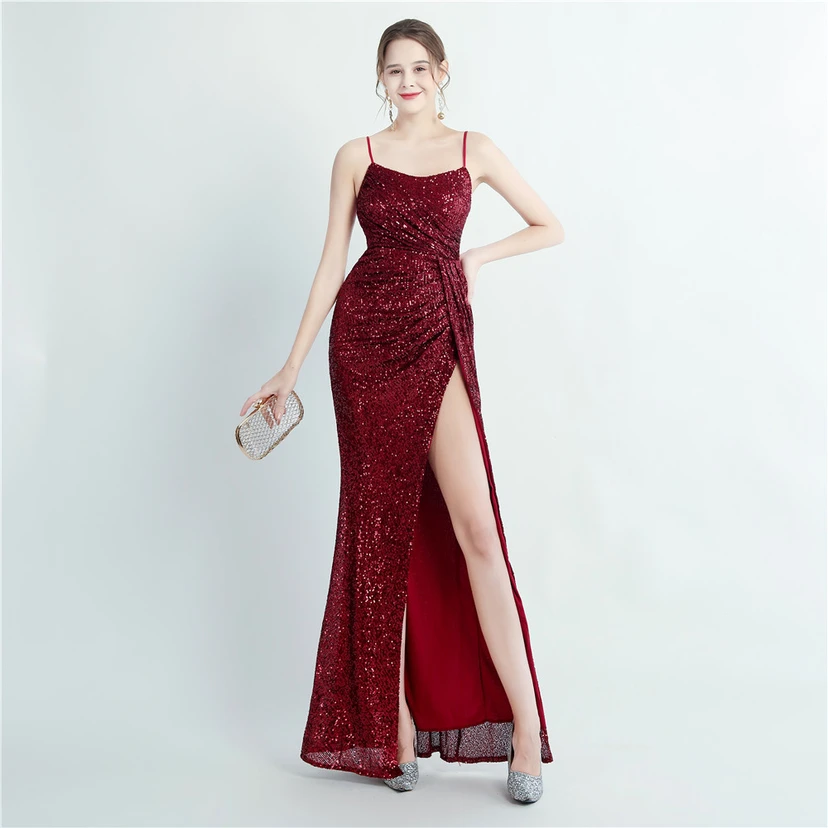 Robe de soirée longue à sequins haute densité, plissée, fendue sur le côté et à bretelles view 28