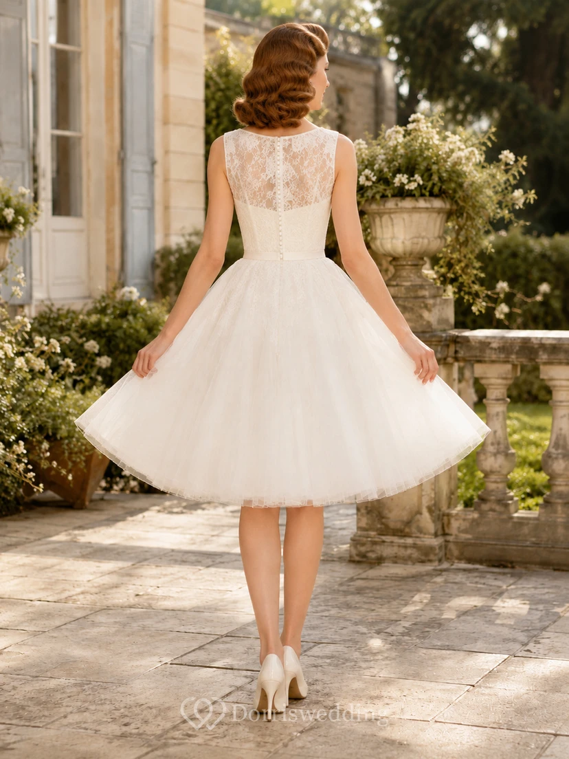 Vestido de novia de corte A, largo midi, sin mangas, con encaje floral, botones y espalda ilusión, confeccionado en tul. view 2