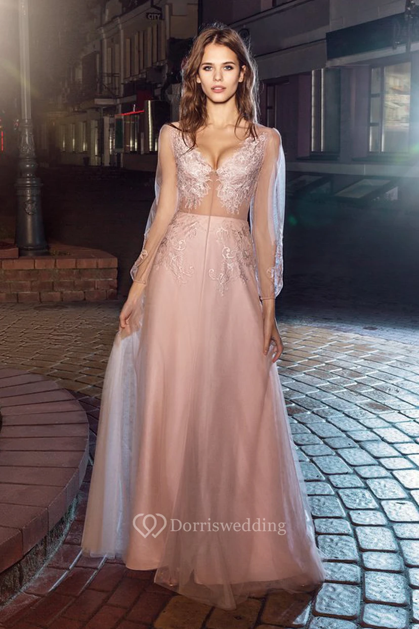 Vestido largo de tul con escote en V, mangas abullonadas y corte en A, con apliques.