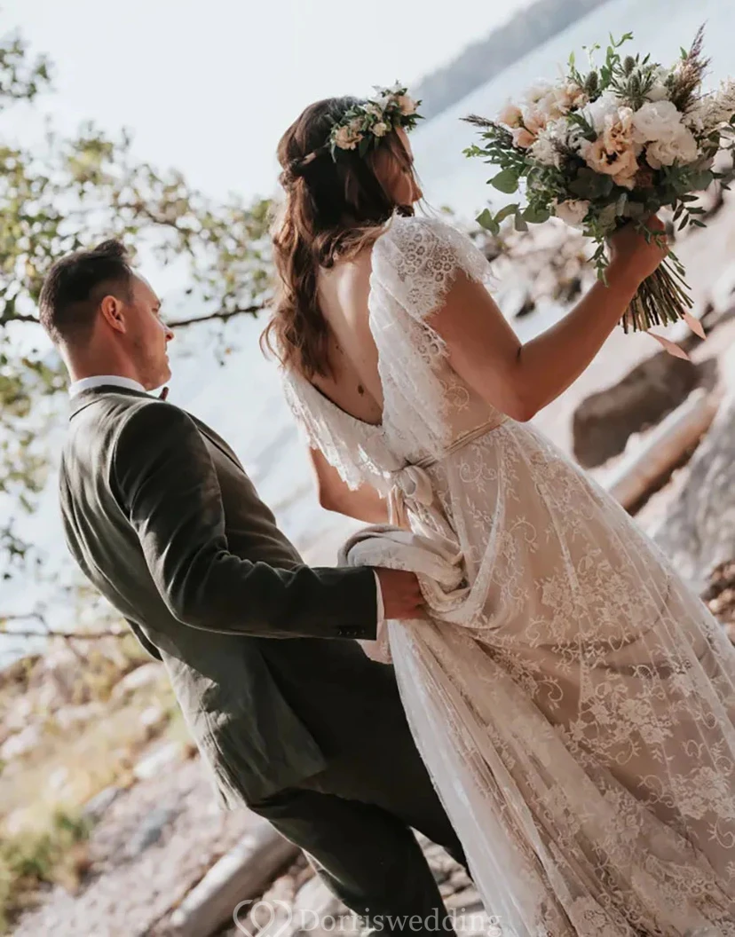Robe de mariée contemporaine de coupe trapèze avec fente jusqu'à la cuisse view 5