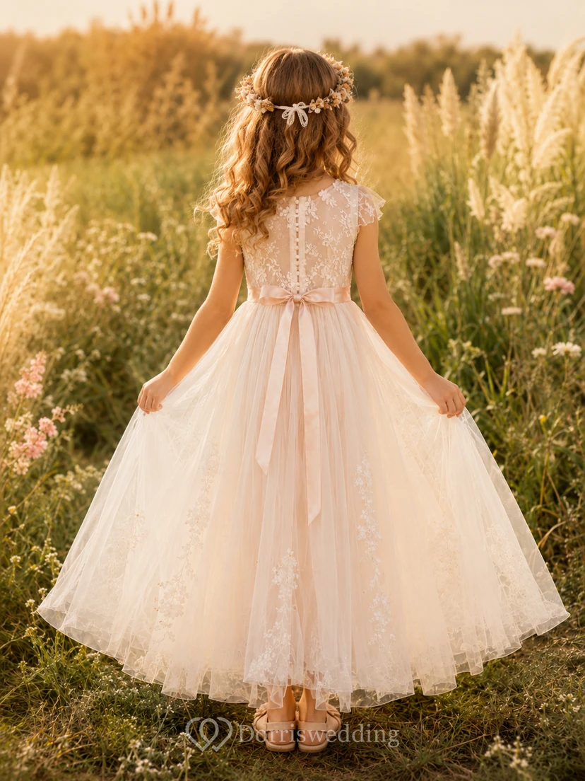 Vestido de niña de flores de tul y encaje con corte en A, mangas cortas, cuello redondo y falda a la altura de la rodilla. view 2