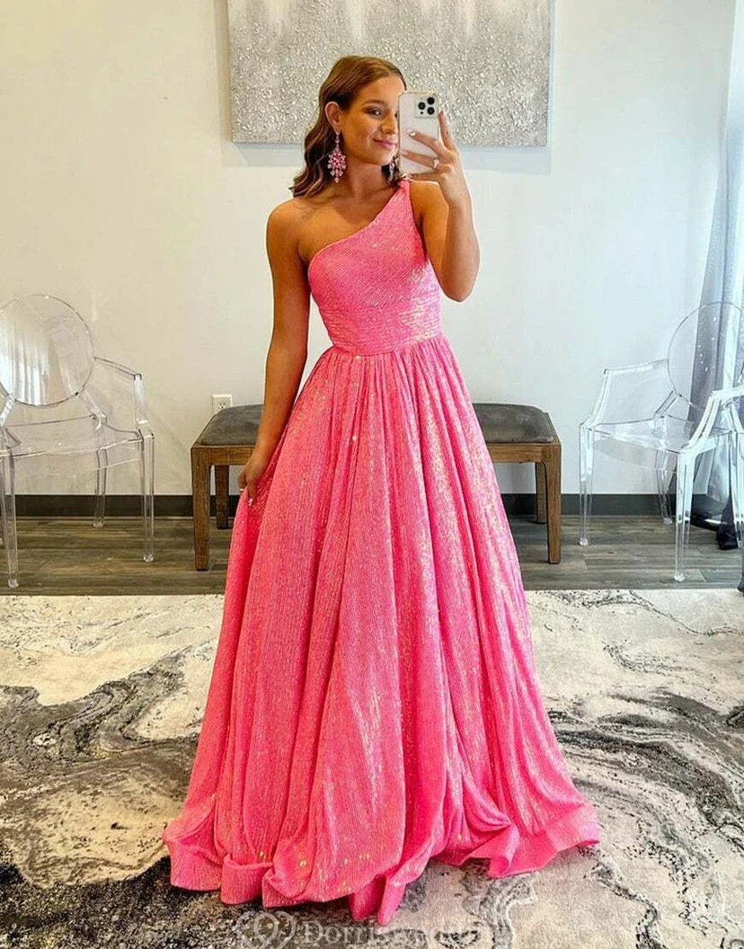 Pinkfarbenes, schulterfreies Ballkleid