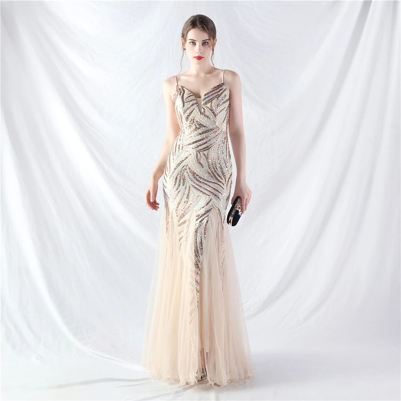 Paillettenbesetztes Abendkleid aus Netzstoff und Trägern view 68