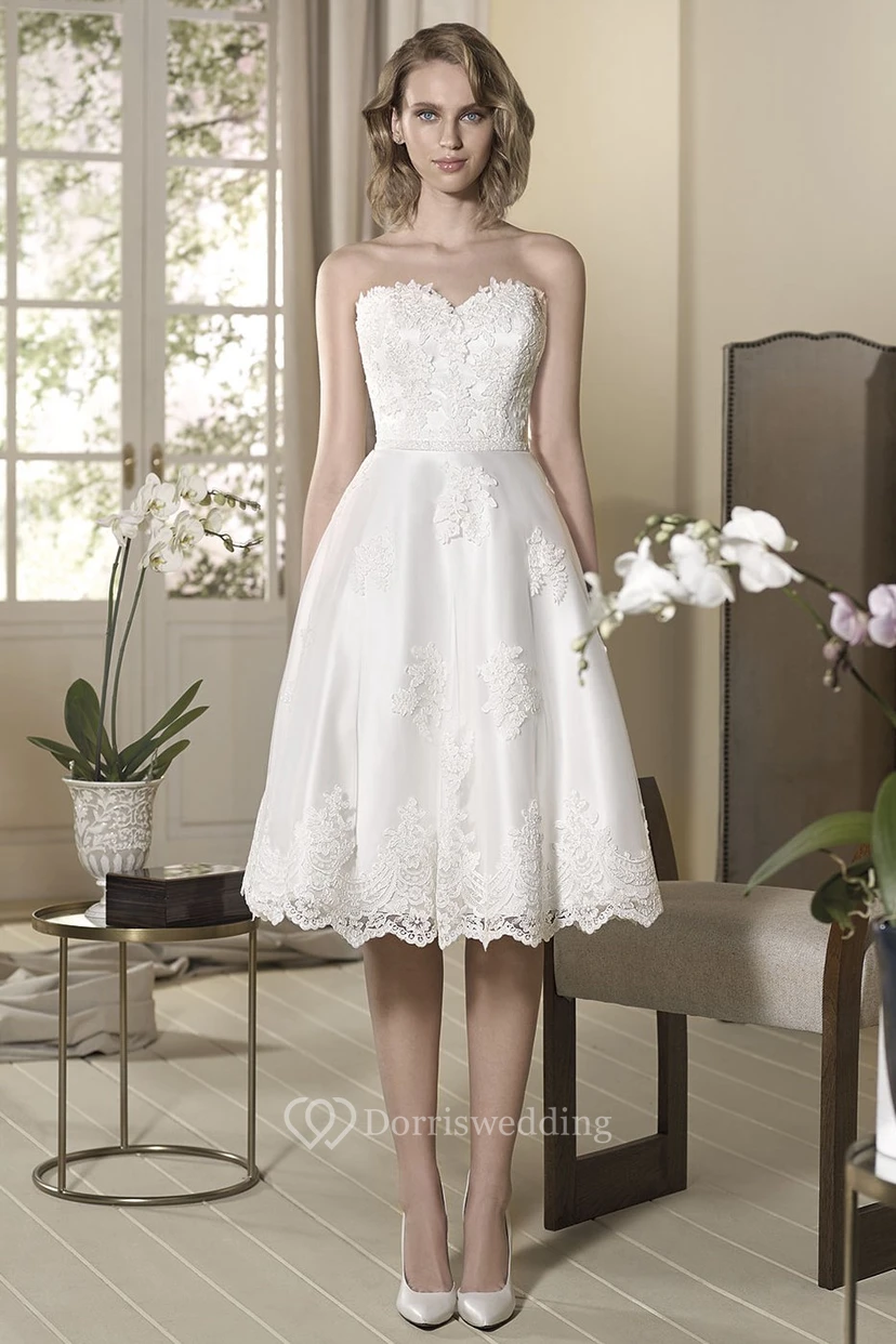 A-Linien-Brautkleid aus Satin und Spitze mit Applikationen, knielang, herzförmigem Ausschnitt und ärmellos
