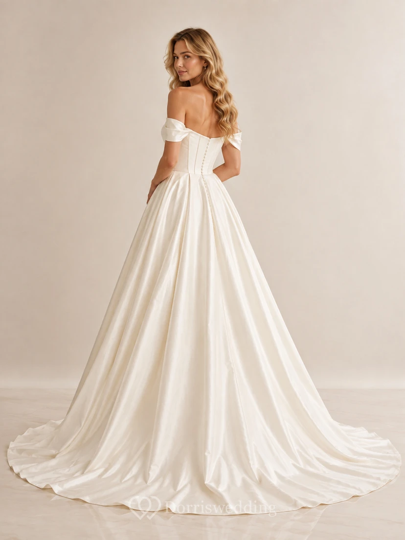 Lujoso vestido de novia de satén con escote corazón y hombros descubiertos, estilo capilla, romántico, corte cortejo nupcial. view 2