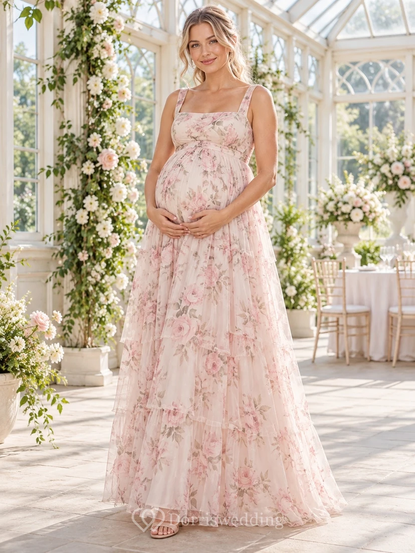Ärmelloses, bodenlanges Umstandskleid mit Blumenmuster in zartem Rosa und Empire-Trägern