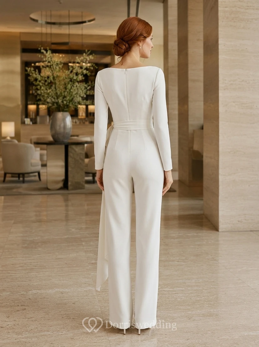 Weißer, langärmeliger Hochzeitsjumpsuit mit U-Boot-Ausschnitt und seitlicher Schärpe view 2