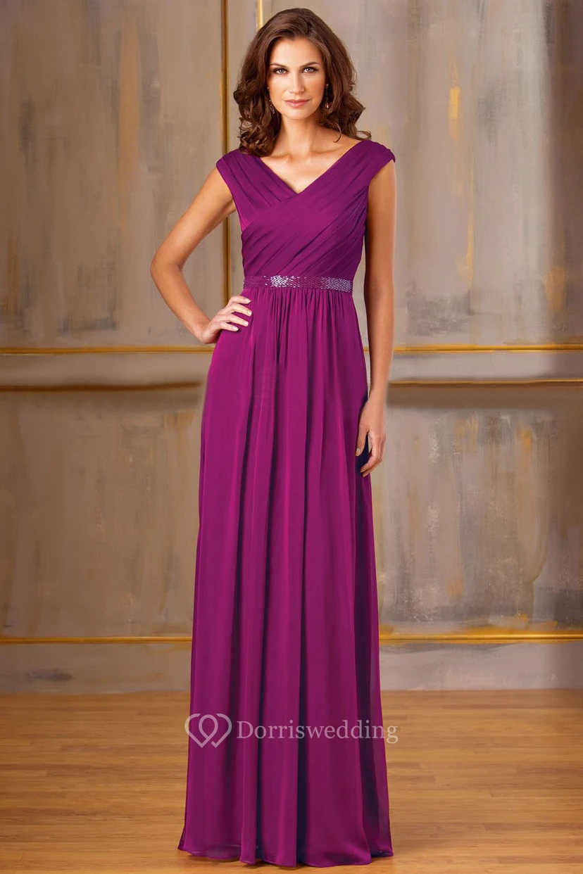 Langes, ärmelloses A-Linien-Kleid mit V-Ausschnitt und Paillettenbesatz an der Taille – ideal für die Mutter der Braut.