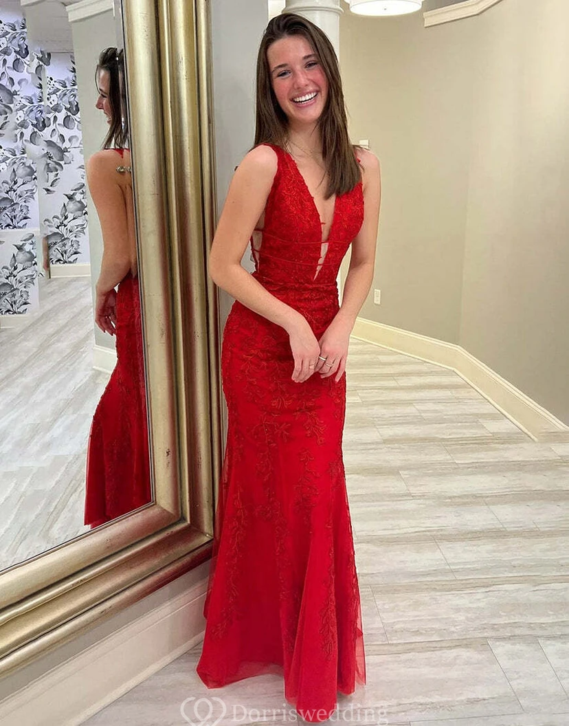Vestido negro con escote pronunciado y corsé de encaje view 7