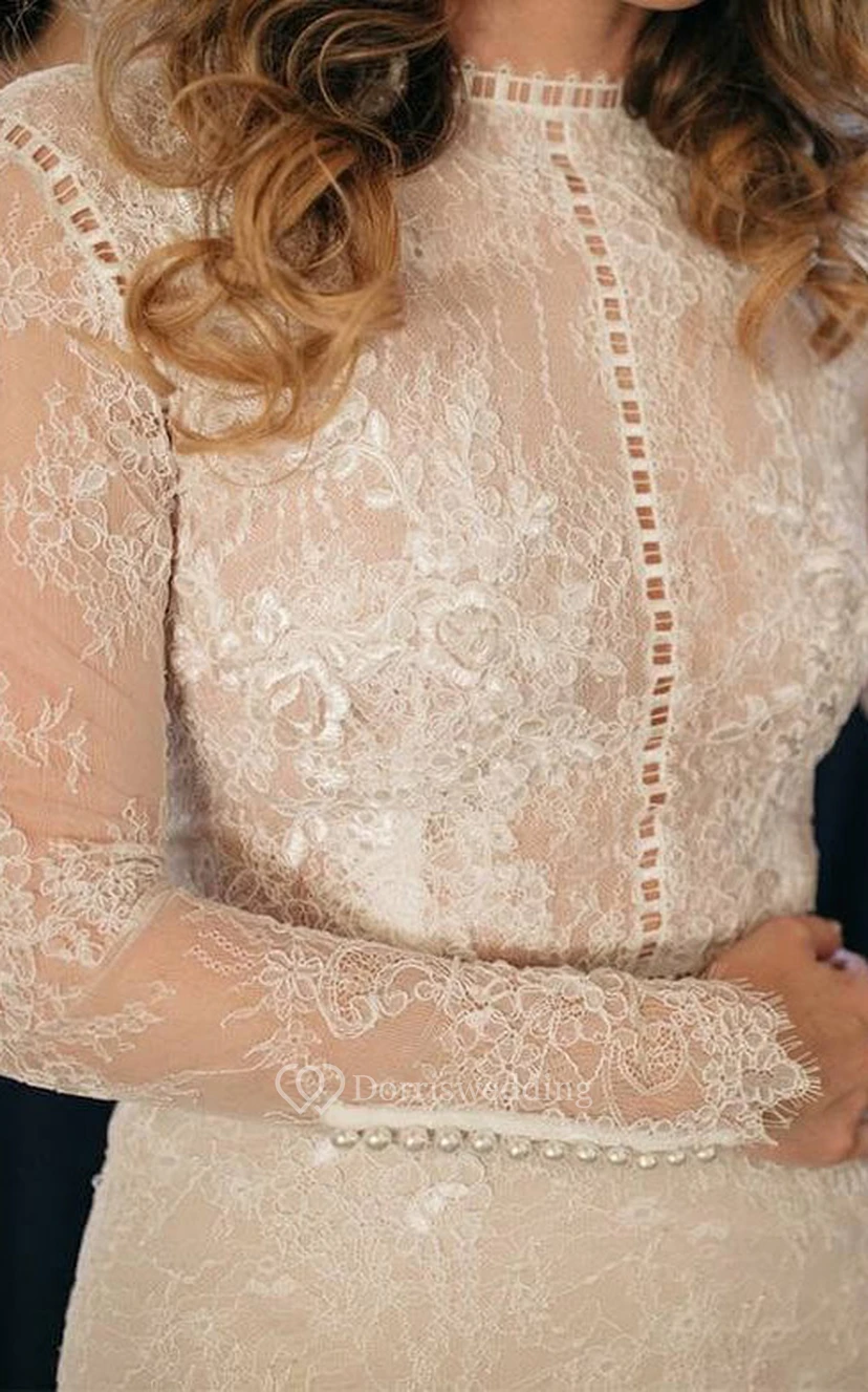 Vestido de novia de corte recto, modesto, con escote joya y mangas largas, cola de corte. view 3