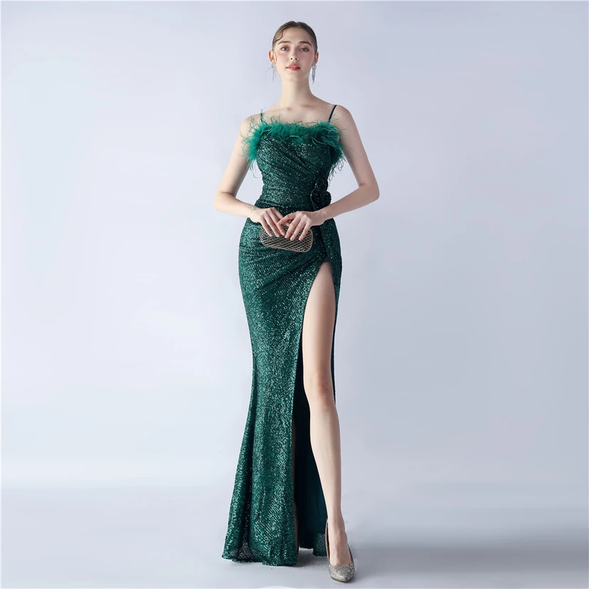 Vestido de noche de alta gama para bodas, con flores y detalles de plumas de avestruz. view 86
