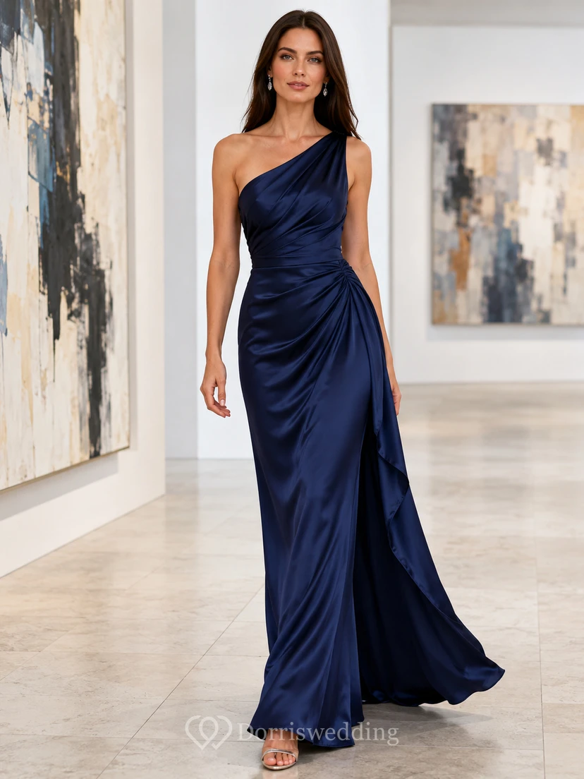 Dunkelblaues, einseitig schulterfreies, drapiertes und gerafftes Etuikleid aus Satin – formelles Abendkleid