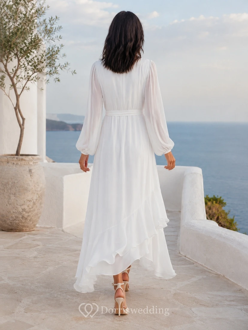 Vestido bohemio de gasa blanca con escote en V, manga larga y corte en A hasta los tobillos. view 2