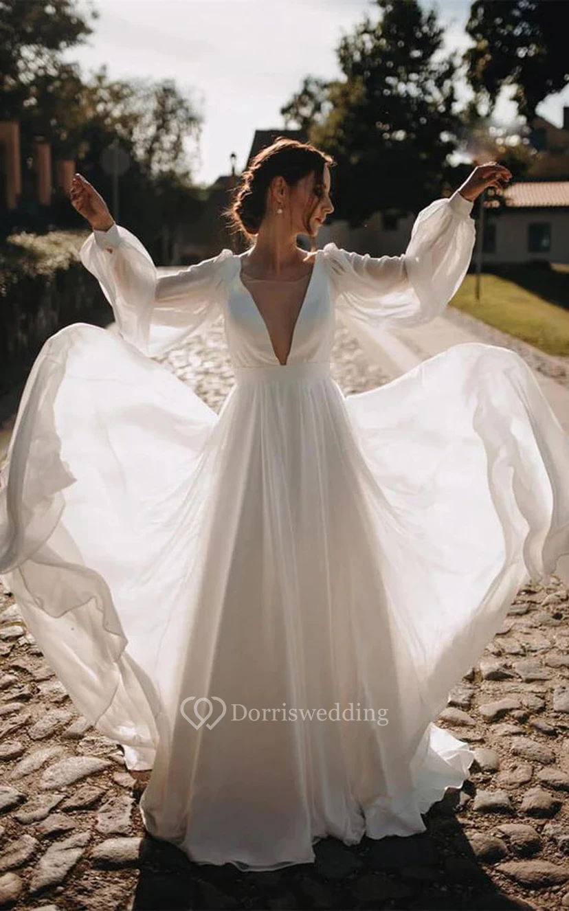 Robe de mariée unie à manches longues et dos nu plongeant en V, effet illusion simple view 3