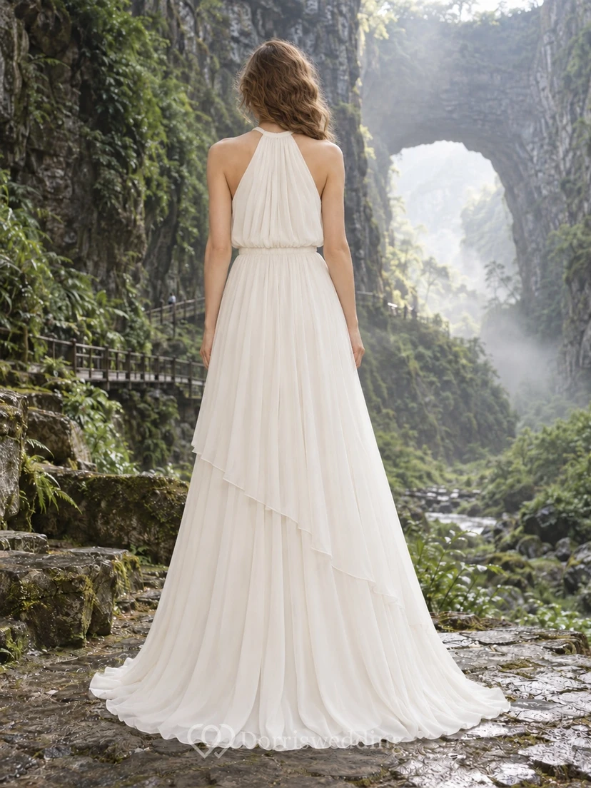 Vestido de novia sencillo de gasa con escote halter y cuello alto, corte en A y volantes. view 2
