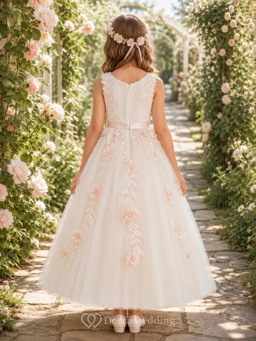 Blumenmädchenkleid aus elfenbeinfarbener Spitze und Tüll, A-Linie, Rundhalsausschnitt, Teelänge, florale Applikationen view 2