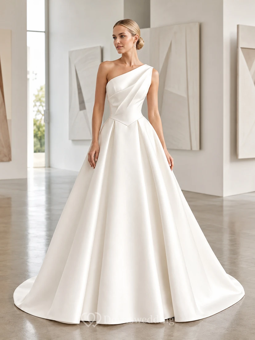 Robe de mariée minimaliste en satin, robe de bal asymétrique sans manches à traîne.