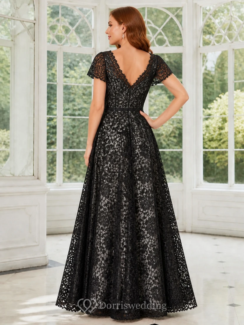 Robe de maman vintage noire grande taille à col V en dentelle, manches courtes et coupe trapèze view 2