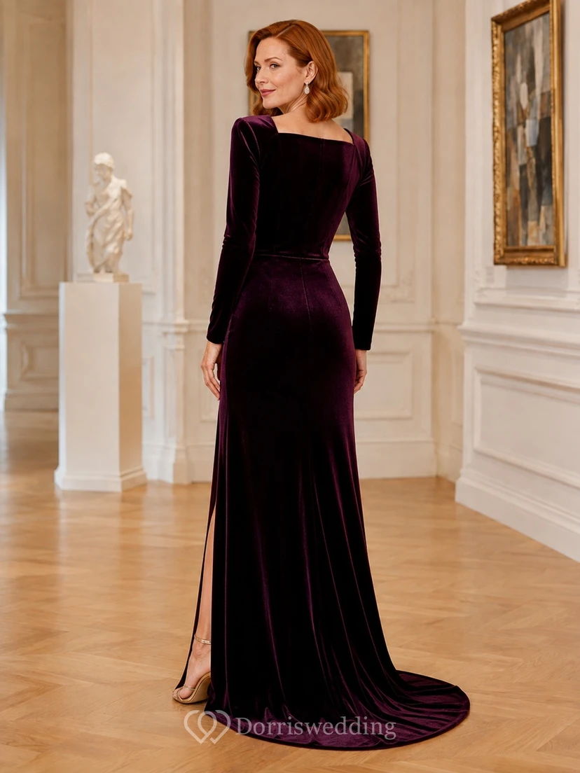 Schwarzes, elegantes Samtkleid mit eckigem Ausschnitt, langen Ärmeln und Schleppe view 2