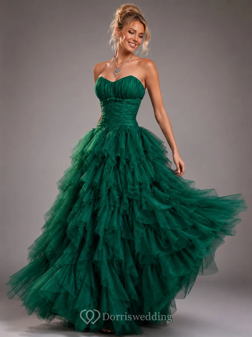 Precioso vestido de fiesta de tul con escote corazón y volantes hasta el suelo. view 3