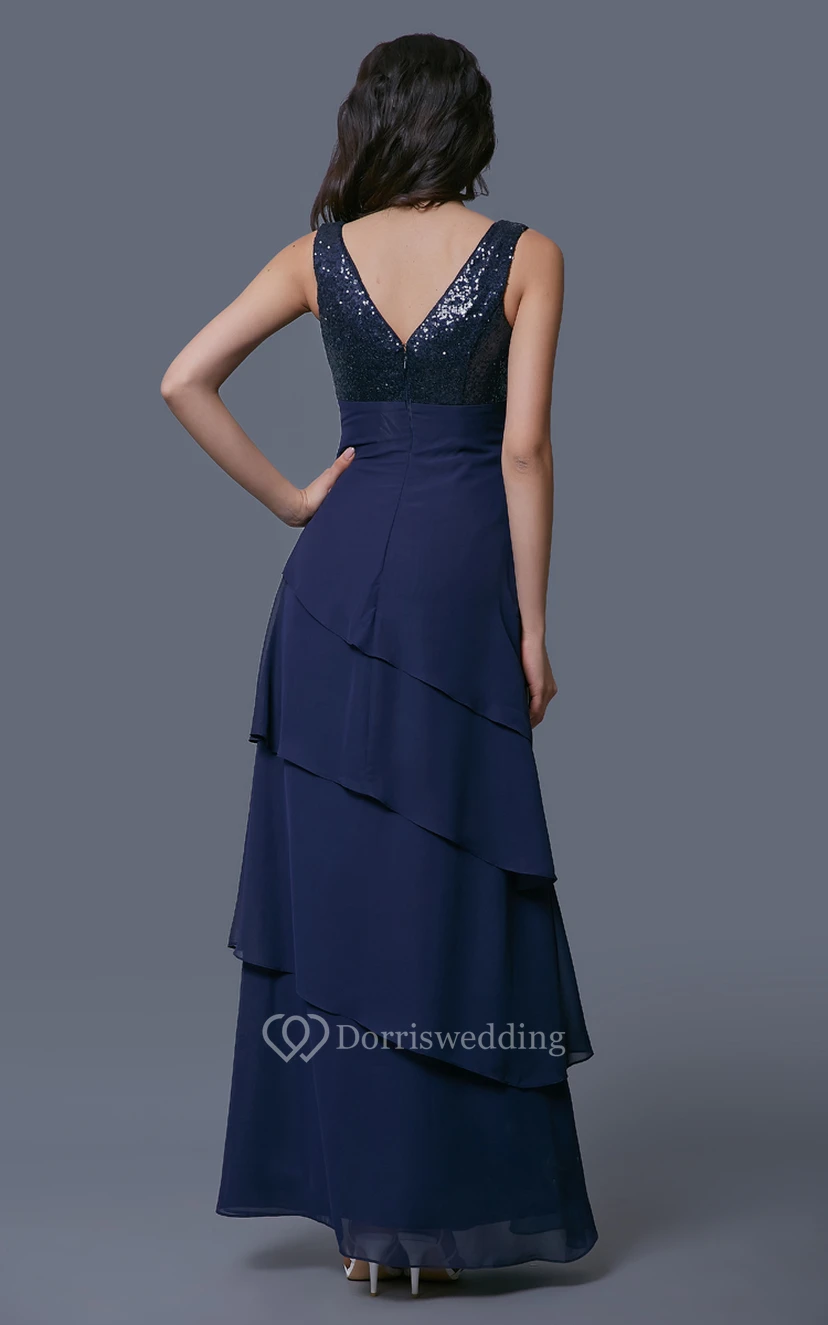 Lagenkleid aus Chiffon mit V-Ausschnitt, Paillettenoberteil und passendem Wasserfallausschnitt view 3