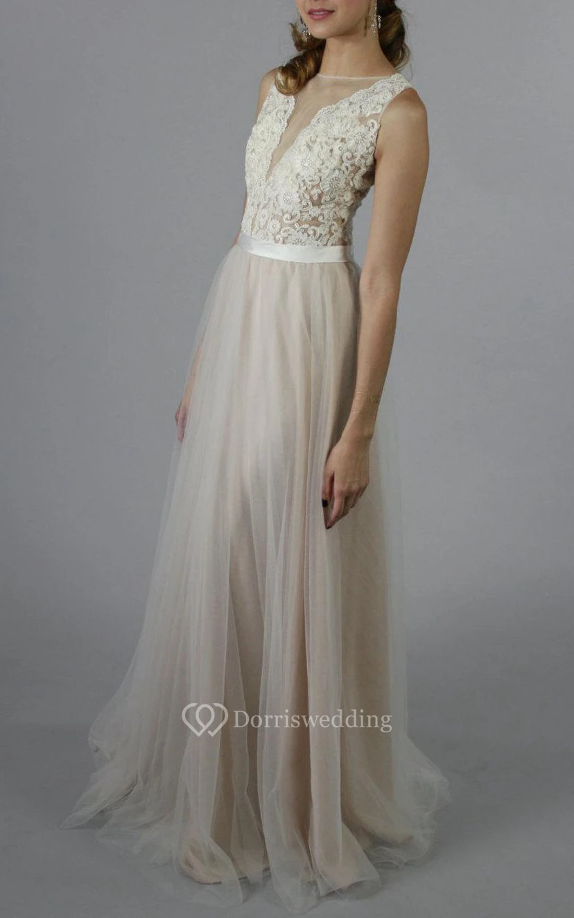 Vestido de tul y encaje con apliques