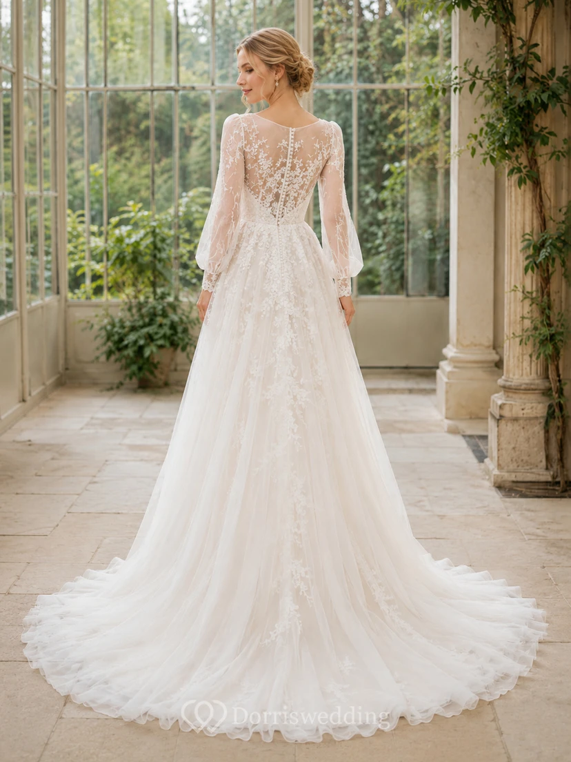 Robe de mariée classique en dentelle et tulle illusion, col montant, manches longues, coupe trapèze, traîne chapelle, ornée d'appliqués floraux. view 2