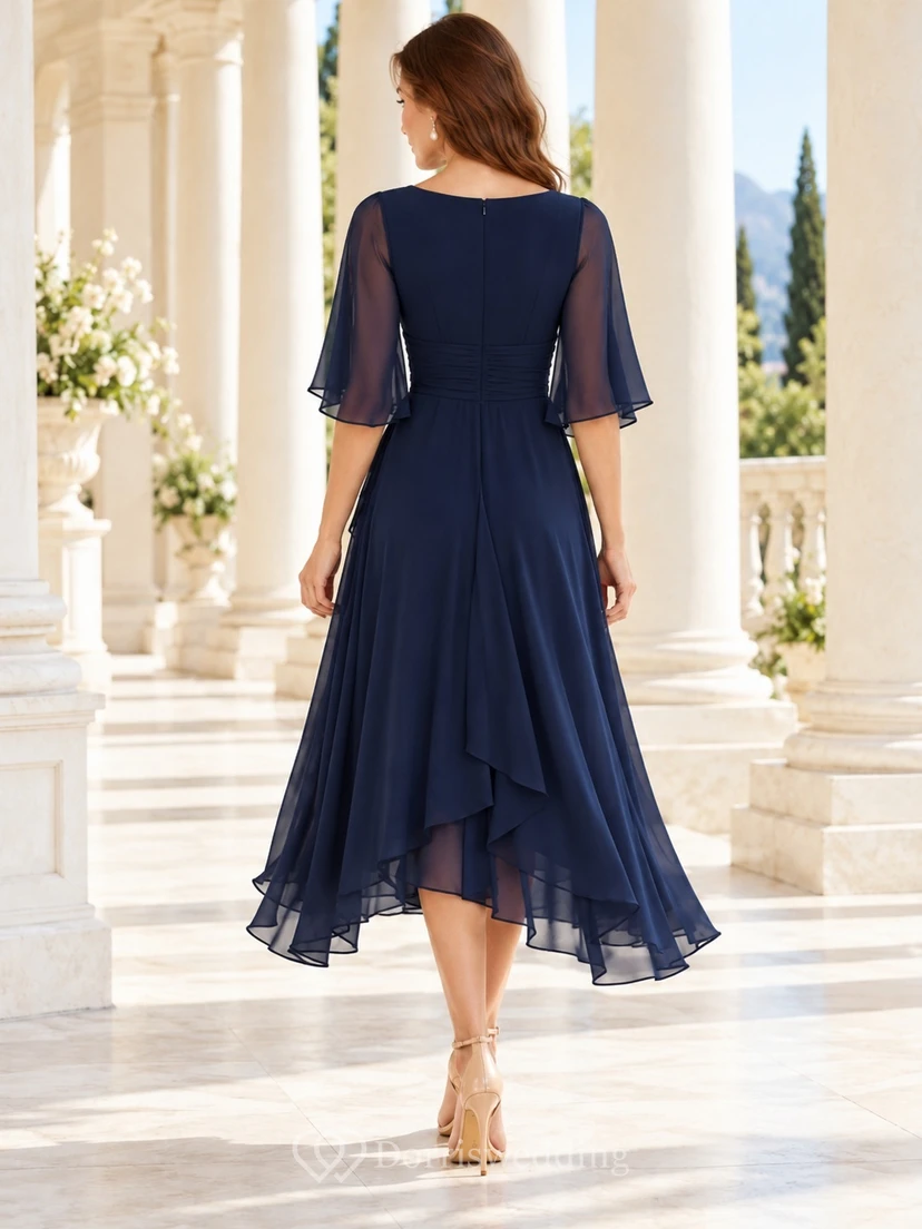 Robe de mariée bleu marine foncé asymétrique à col cache-cœur et manches papillon en mousseline, coupe asymétrique. view 2