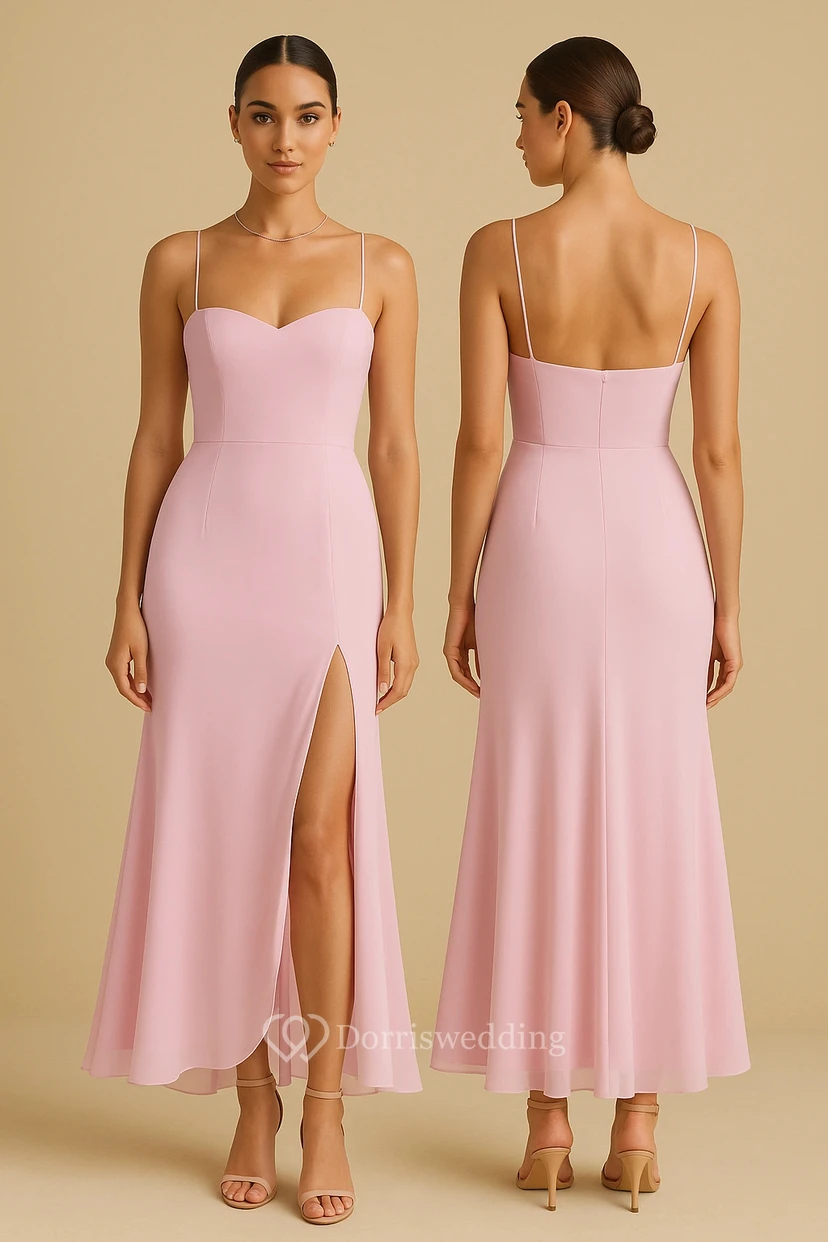 Robe rose en mousseline à fines bretelles et fente sur le devant, longueur cheville