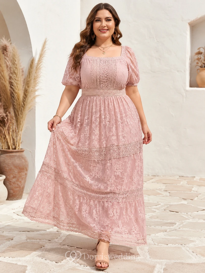 Vestido bohemio de encaje con cuello cuadrado, mangas abullonadas y volantes, talla grande, color rosa empolvado.