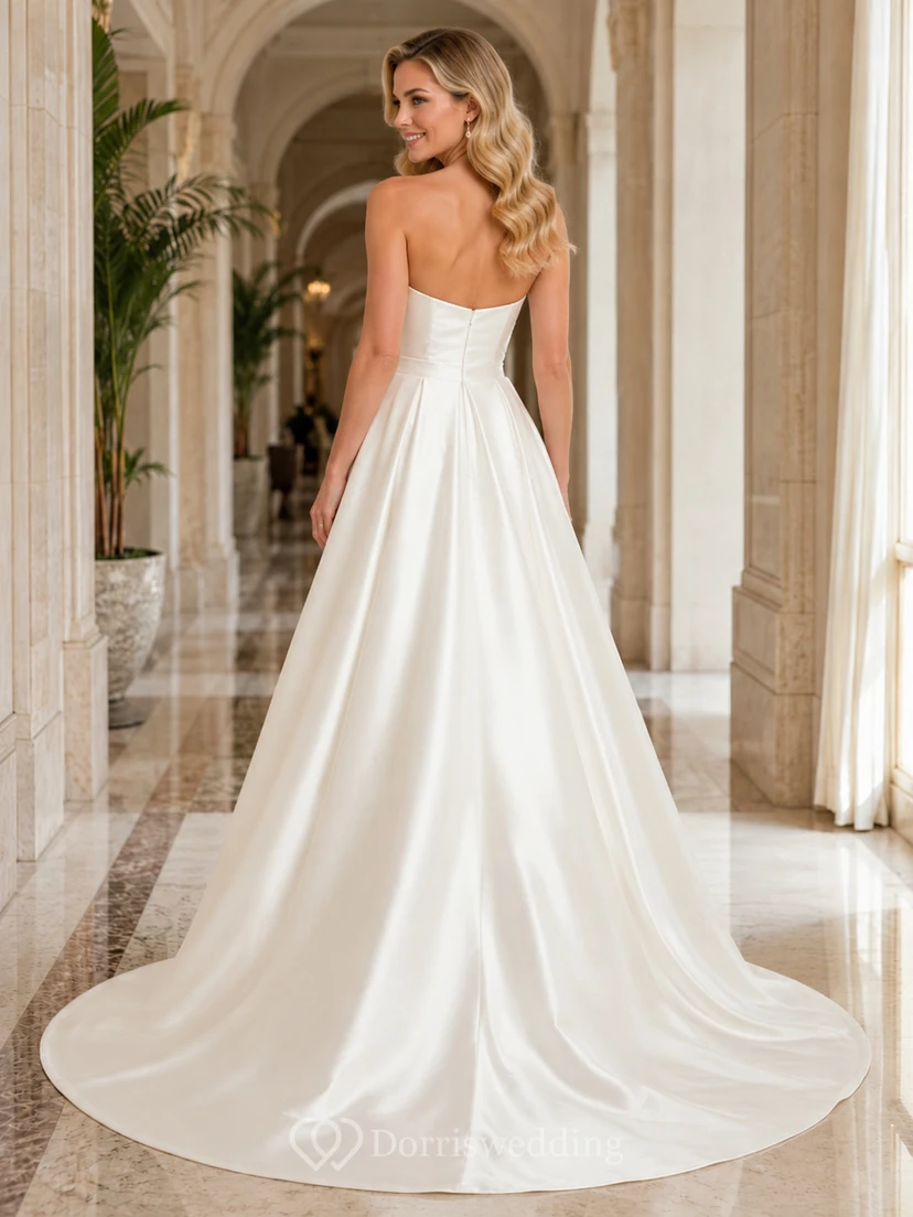 Robe de mariée élégante en satin, bustier cœur, coupe trapèze, traîne, style court view 2