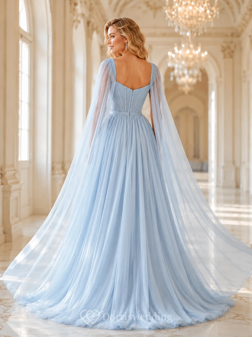 Robe de cérémonie de quinceañera en mousseline bleu brume vaporeuse, décolleté cœur, manches cape longues, coupe trapèze, style A view 2