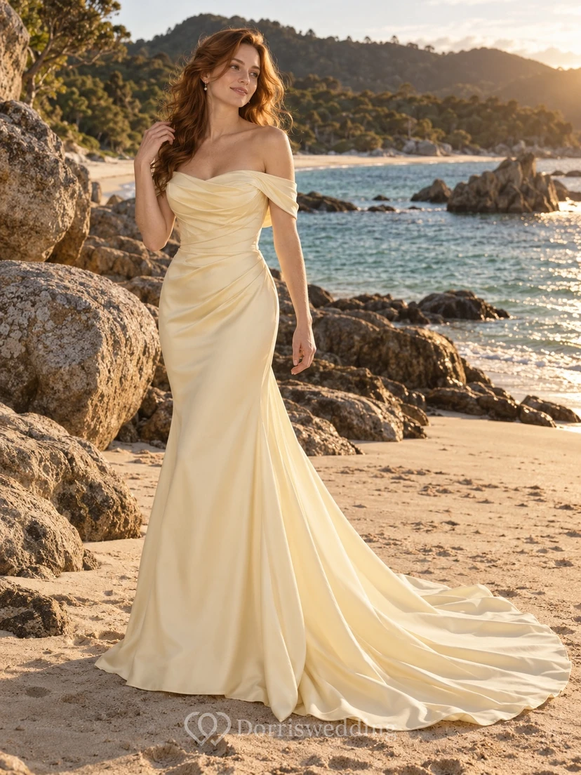 Schlichtes gelbes schulterfreies Brautkleid im Meerjungfrauenstil aus drapiertem Satin
