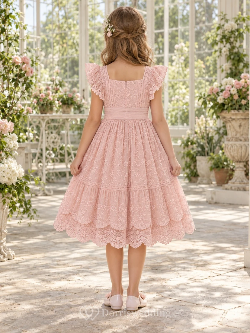 Vestido de niña de flores vintage rosa con escote cuadrado, corte en A y encaje, largo hasta la rodilla. view 2