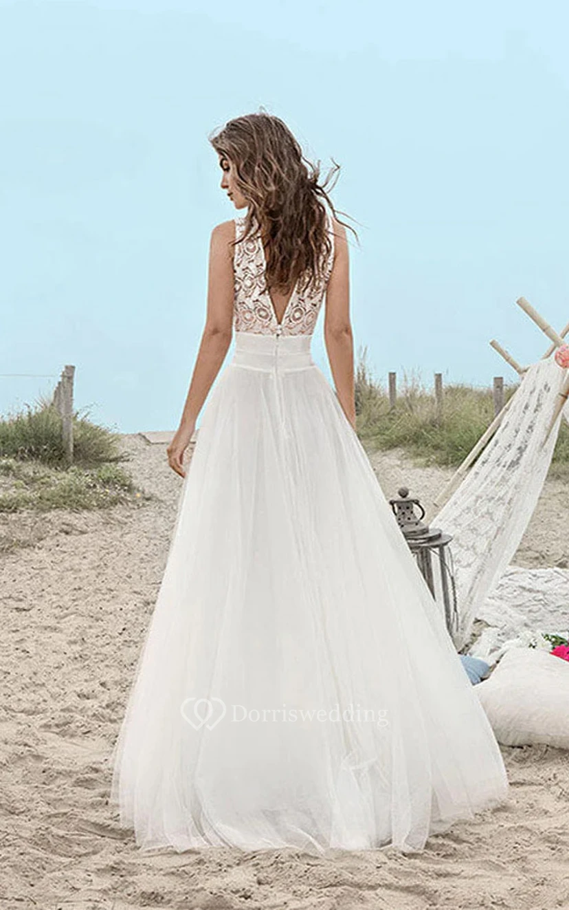 Robe de mariée de plage en tulle, coupe trapèze, col V et haut en dentelle view 2