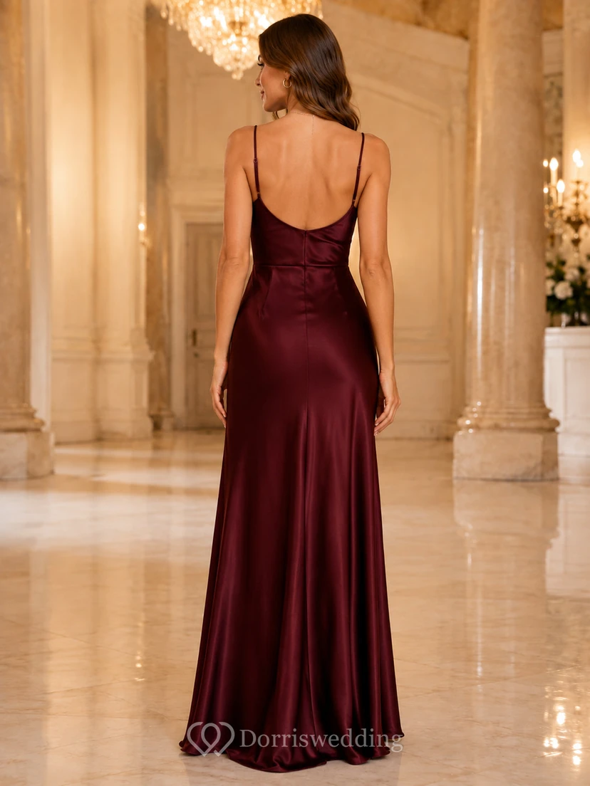 Vestido formal de satén burdeos con tirantes finos y escote drapeado. view 2