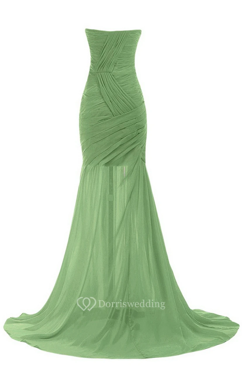 Vestido de novia con escote corazón, cola larga, fruncido y abalorios. view 20