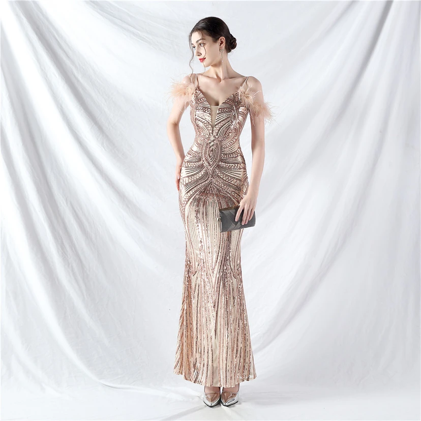 Vestido de noche con cuentas florales y plumas de avestruz elaboradas artesanalmente view 27