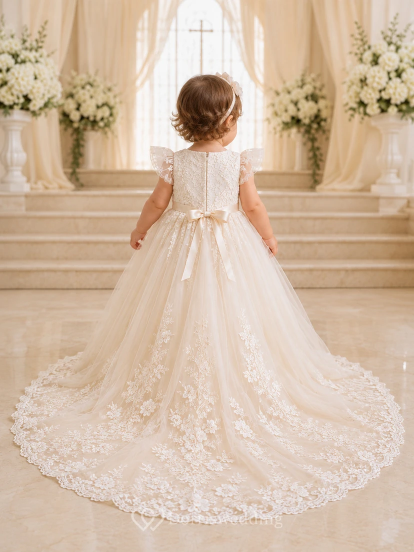 Vestido de lujo color champán para ceremonia de bautizo/bautizo. Corte A, largo hasta el suelo, cola de capilla, cuello joya, manga corta, encaje de tul, apliques florales, lazo en la espalda y botones en la espalda. view 2