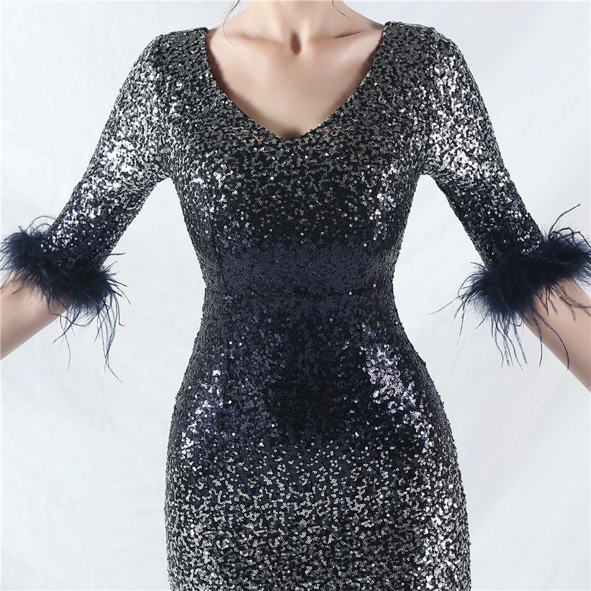Robe de soirée artisanale à manches longues ornée de plumes d'autruche et de perles dégradées view 28