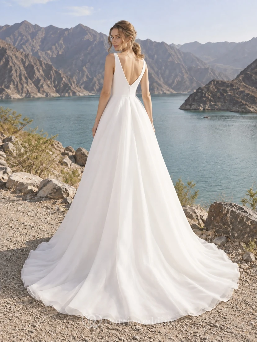 Vestido de novia sencillo de organza con escote en V, sin mangas y corte en A, con cola. view 2