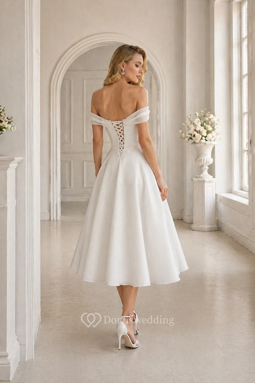 Vestido de novia corto sin tirantes, fruncido, corte en A, abertura frontal view 2