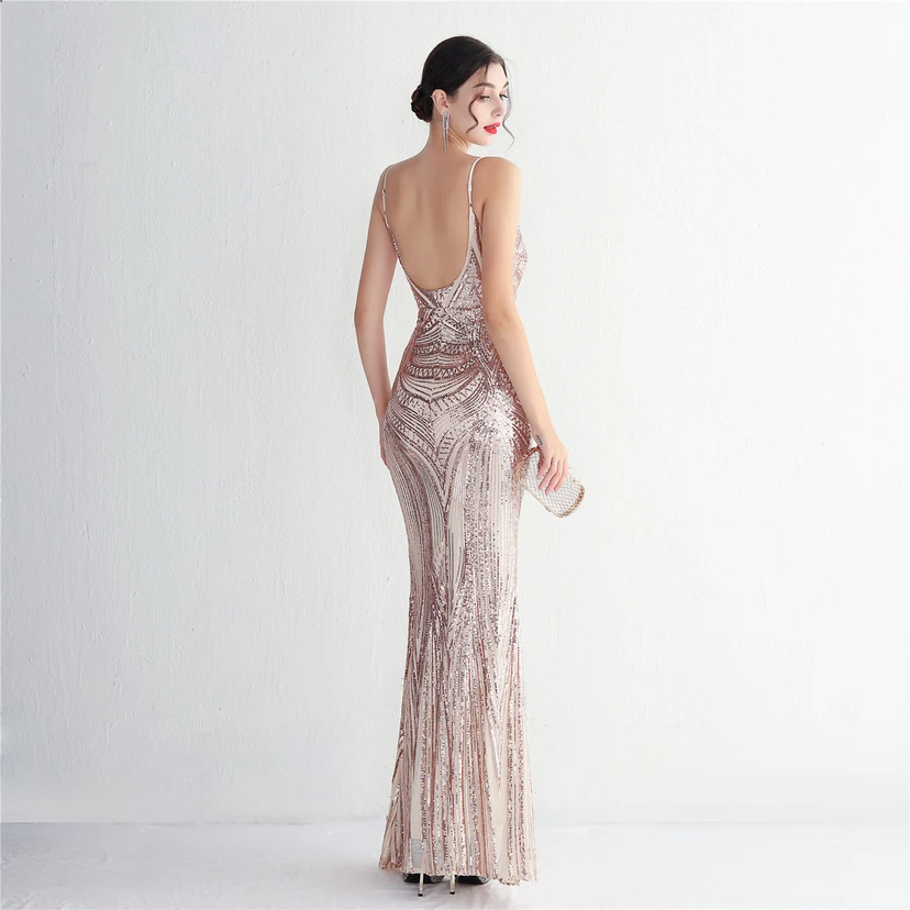 Vestido largo de noche con lentejuelas y tirantes de flores, ajustado, elegante y de estilo sofisticado. view 19