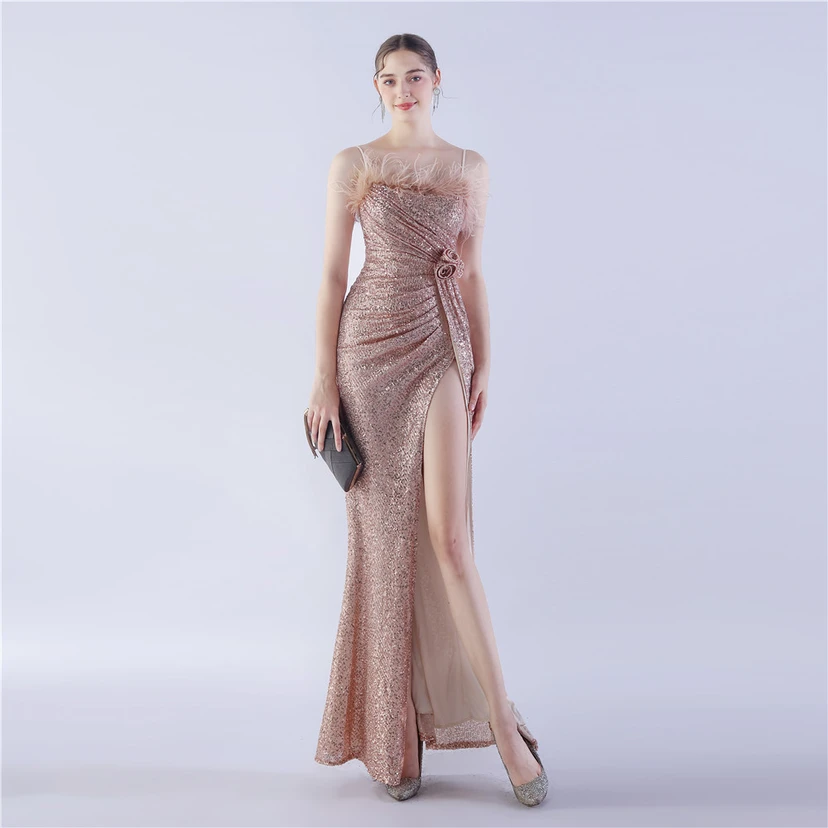 Vestido de noche de alta gama para bodas, con flores y detalles de plumas de avestruz. view 5