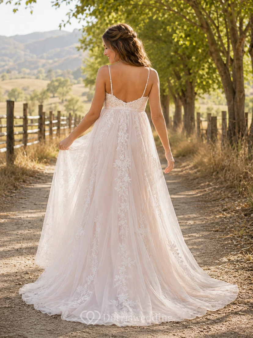 Umstandsbrautkleid mit Spaghettiträgern, A-Linien-Schnitt aus Spitze und Tüll mit zarter Applikationsschleppe view 2
