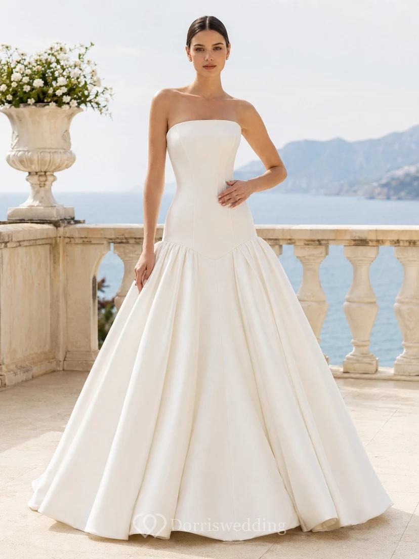 Vestido de novia sencillo, largo hasta el suelo, sin mangas, con tirantes y corte en A.