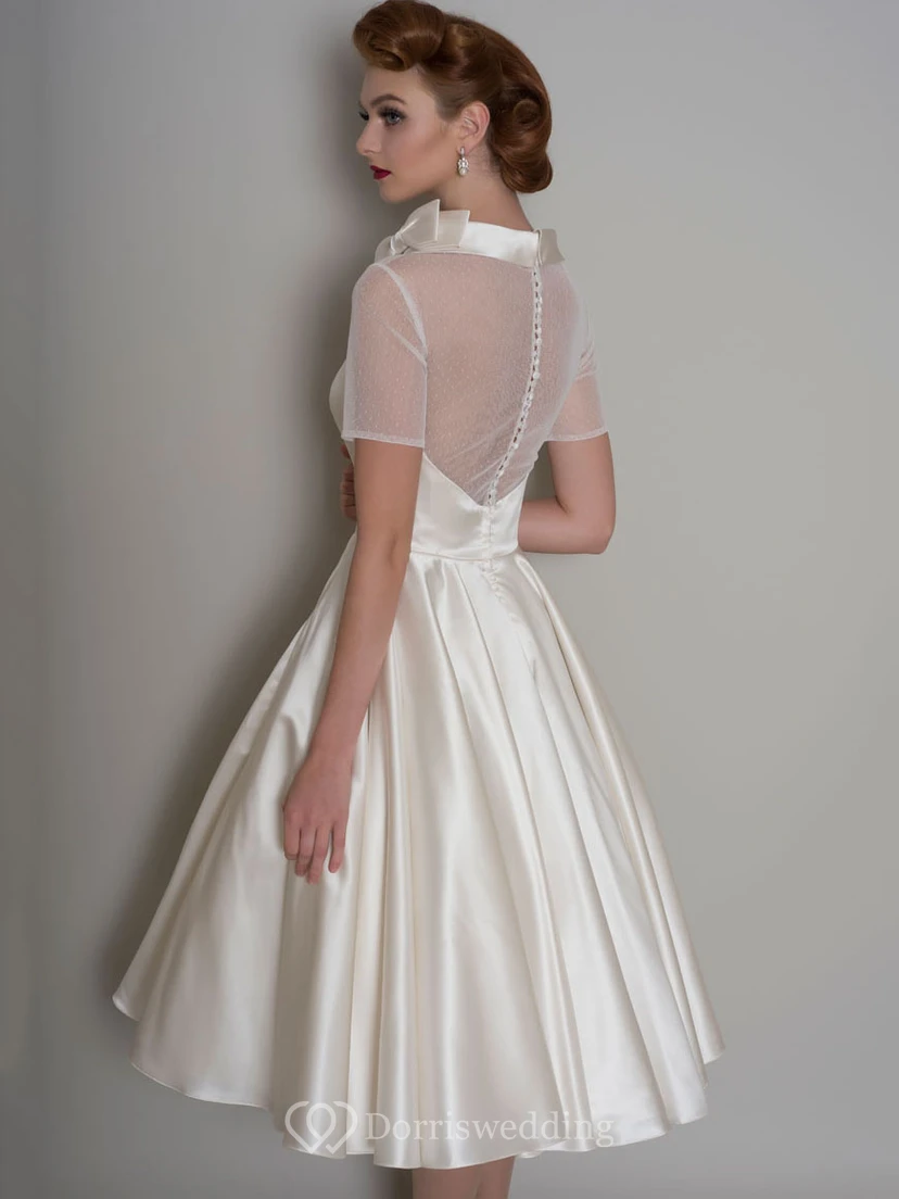 Vestido de novia de satén de manga corta con lazo, corte en A y largo hasta la rodilla view 2